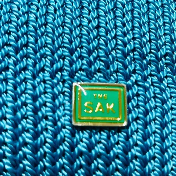 Saks Fifth Ave Teal Knit Hobo Bag Chic and Stylish - Picture 4 of 9